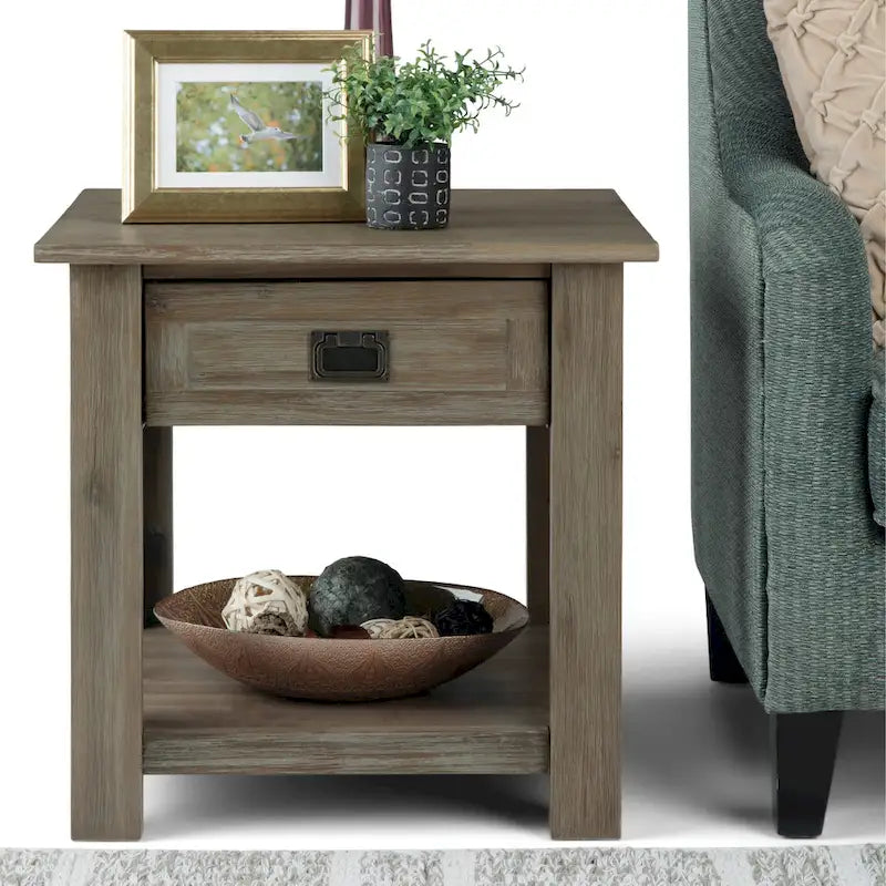 WYNDENHALL Garret Table d'appoint carrée rustique en bois d'acacia massif de 55,8 cm de large – 55,8 cm (L) x 55,8 cm (P) x 55,8 cm (H)