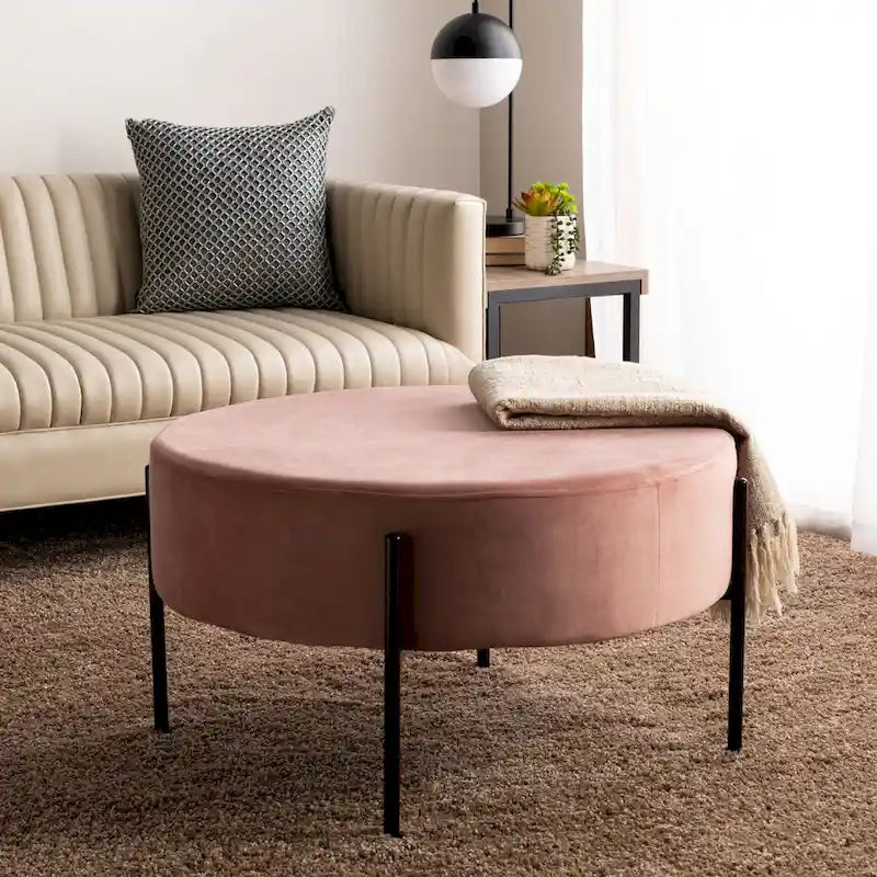 Pouf de cocktail rond en velours avec pieds en métal noir mat