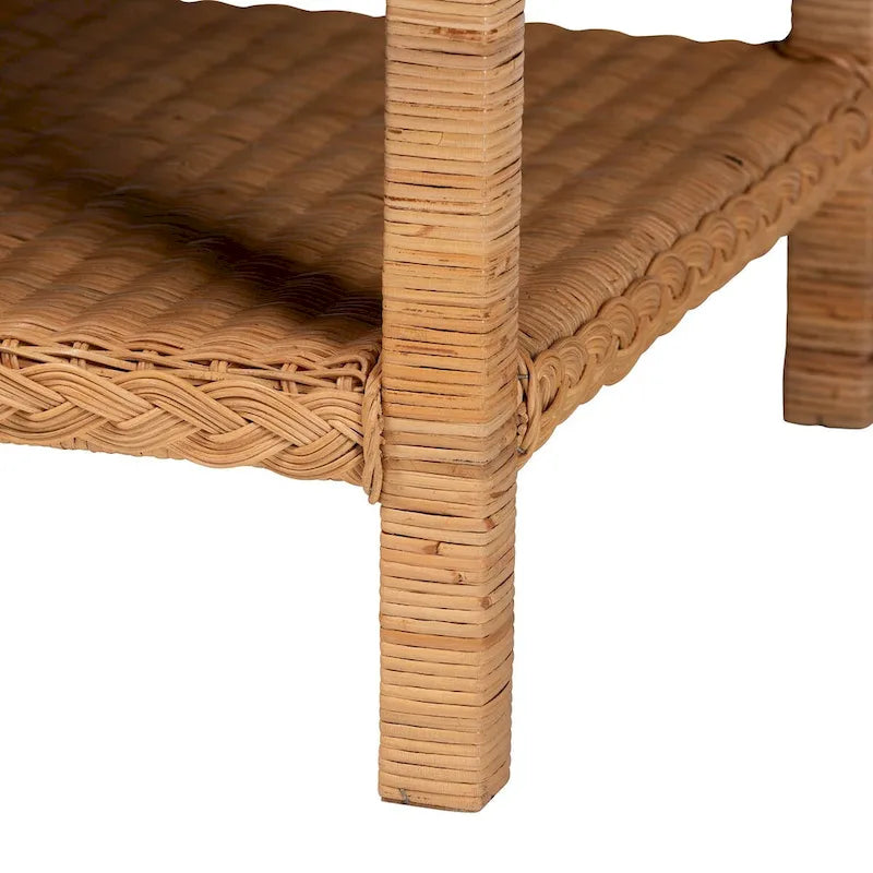 Table basse en rotin tressé miel clair bohème avec étagère ouverte