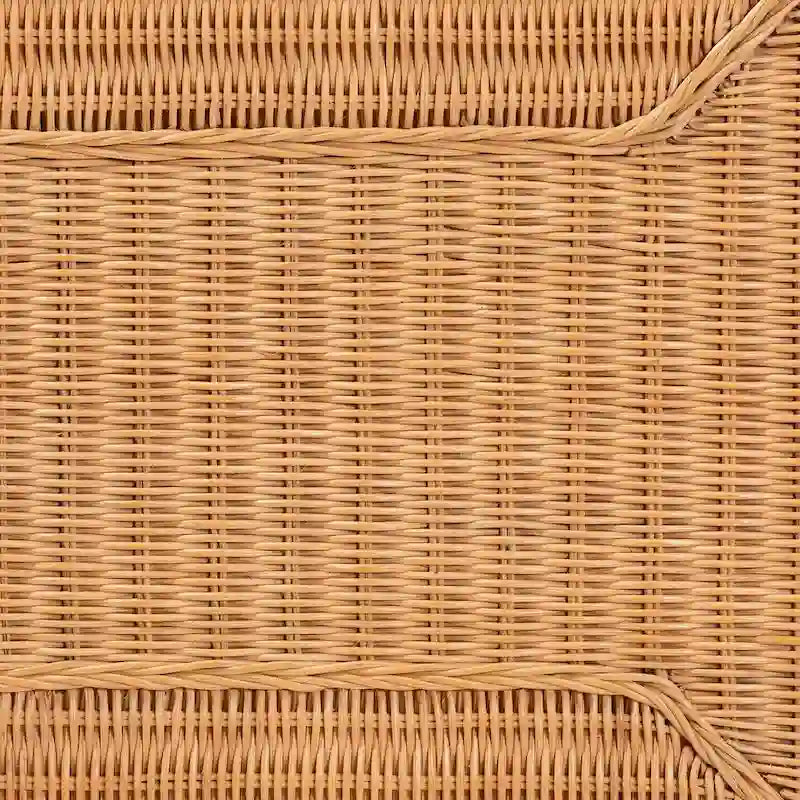 Table basse en rotin tressé miel clair bohème avec étagère ouverte
